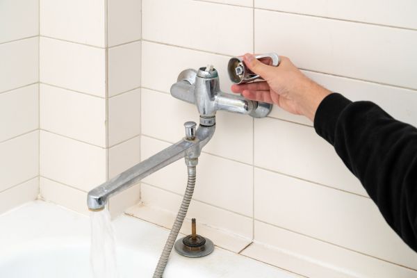 Leaky Bathtub Repair in Smyrna